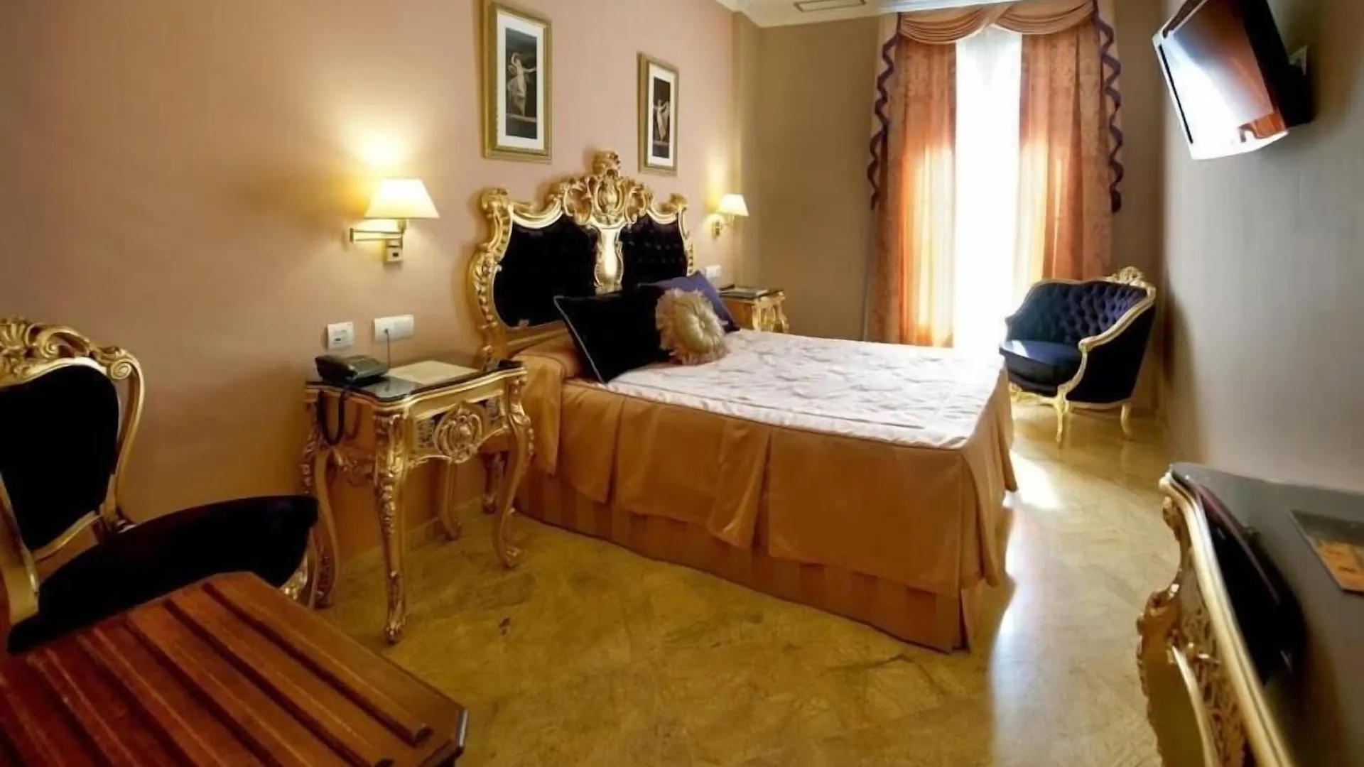 Adriano Boutique Sevilla