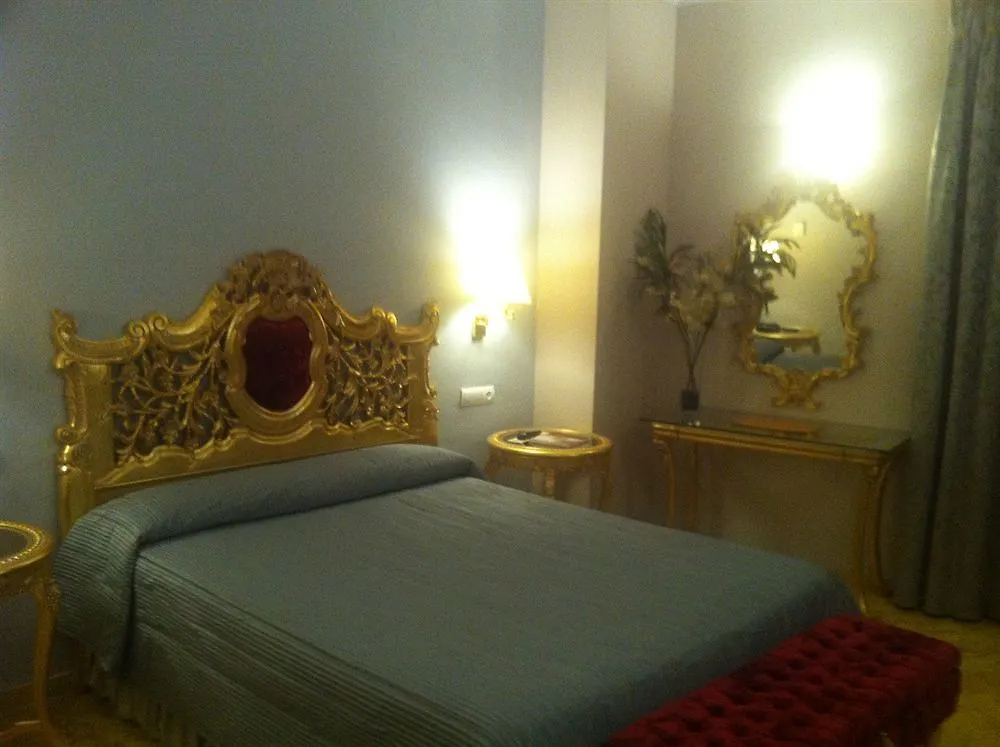 Adriano Boutique Sevilla 3*, Seville