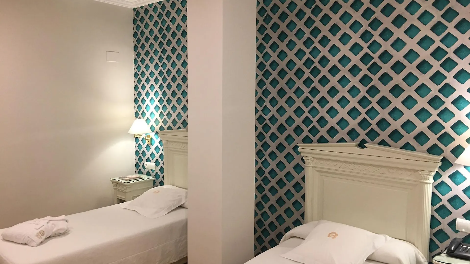 Adriano Boutique Sevilla 3*,
