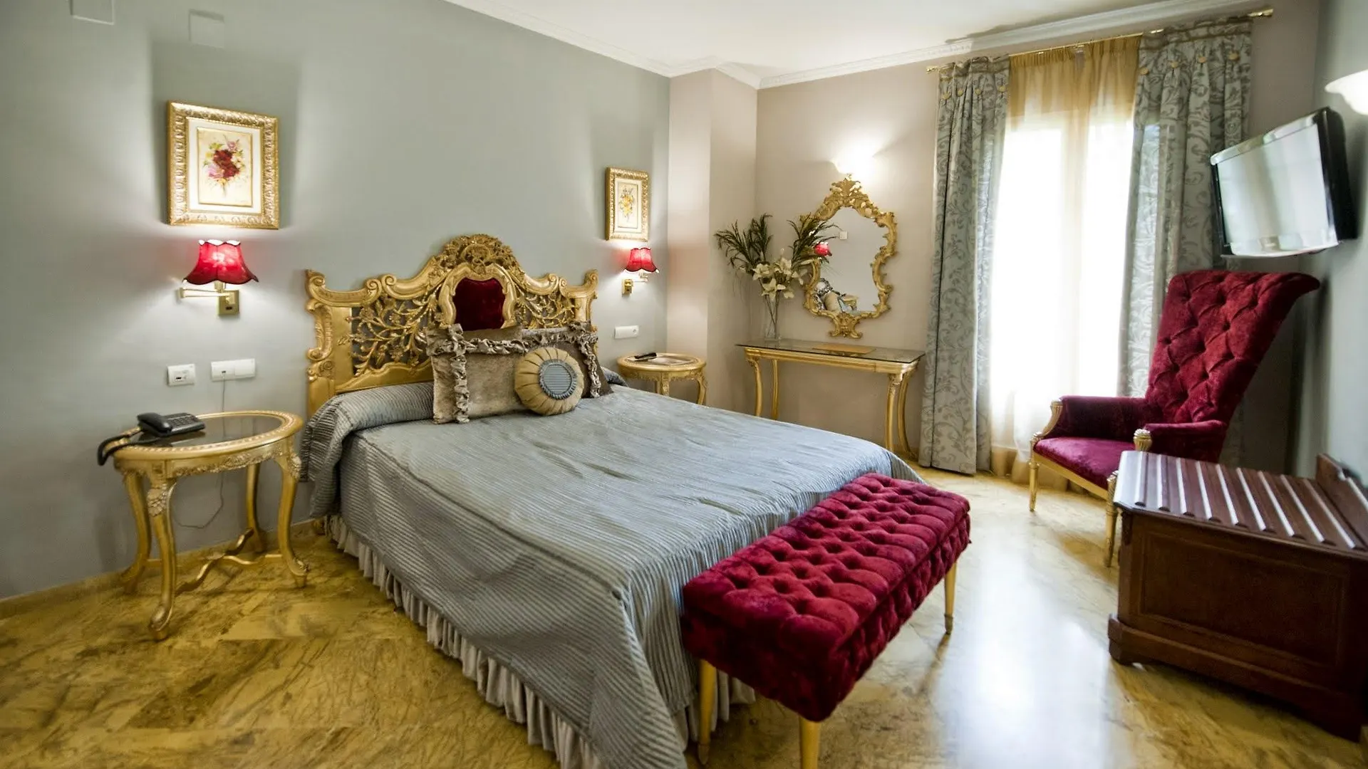 Adriano Boutique Sevilla 3*,