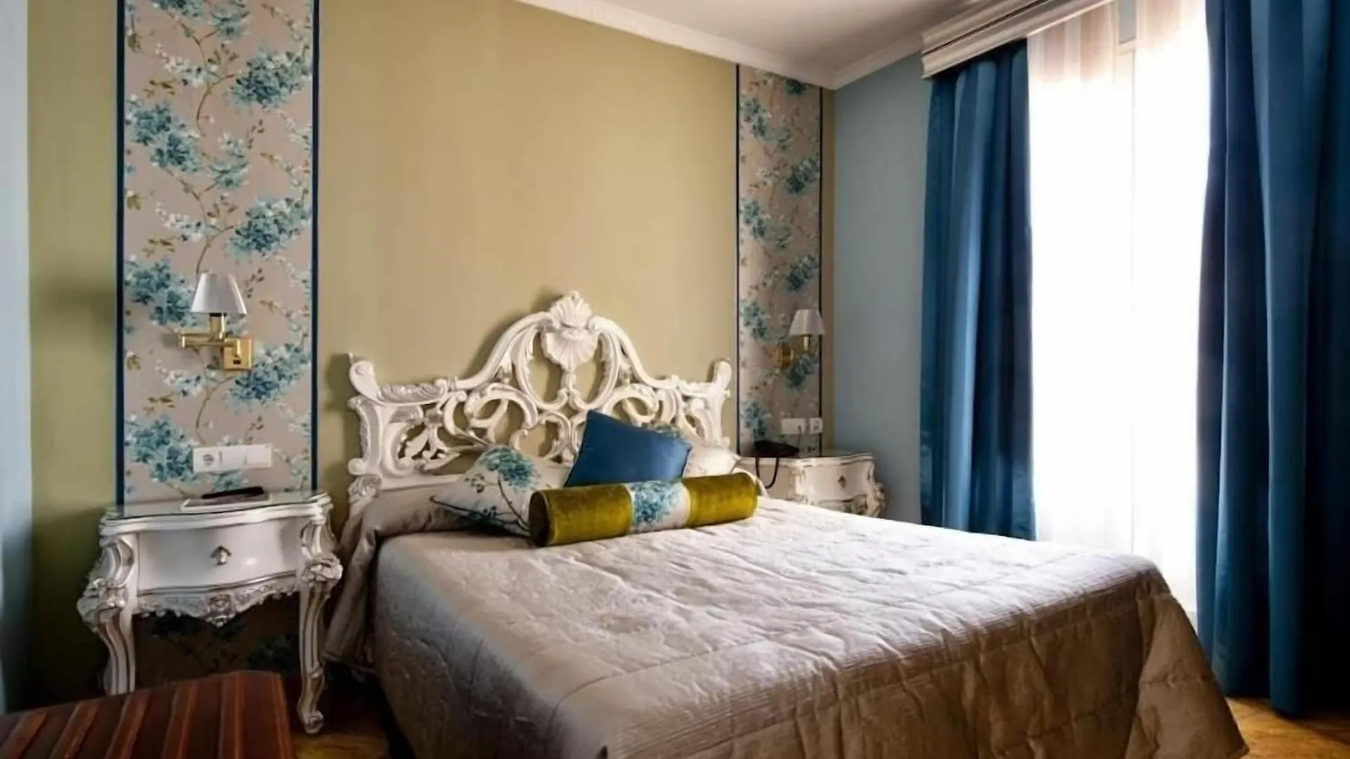 Adriano Boutique Sevilla 3*,